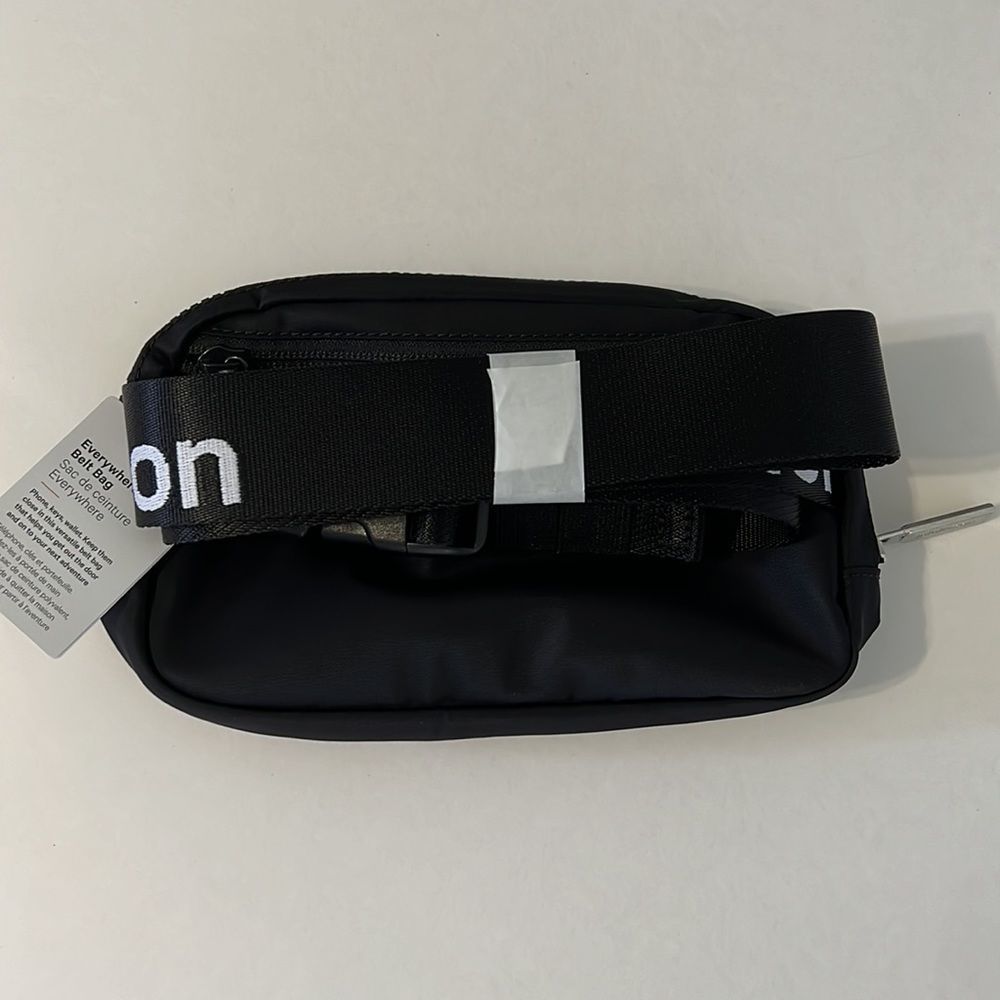 Lululemon Everywhere Belt Bag - Picture 3 of 5